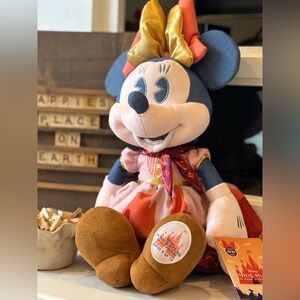 NWT Disney’s Main Attraction Stuffed Animal. Thunder Mountain Railway Minnie